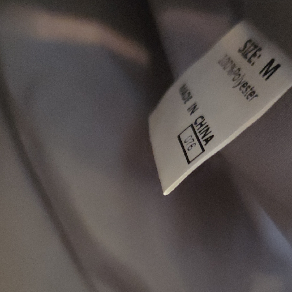Dokotoo NWT Chic Gray & White Floral Blouse...size Med - Picture 5 of 6